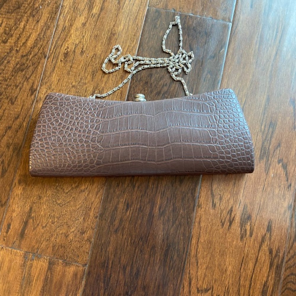 Brand: Chinese Laundry Brown Purse